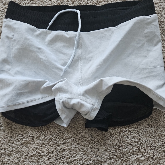 Alo mesh layer Ambiance shorts size medium - Picture 5 of 7